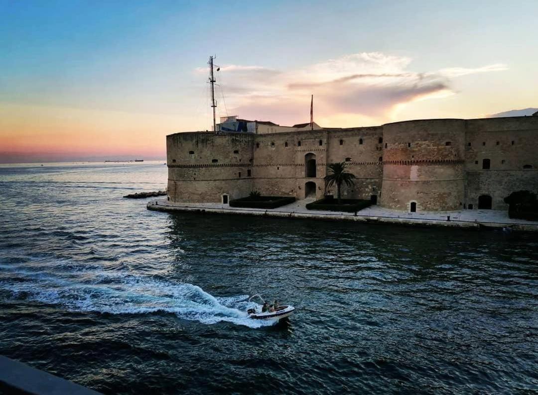 Castello Aragonese Suites Taranto Exterior foto